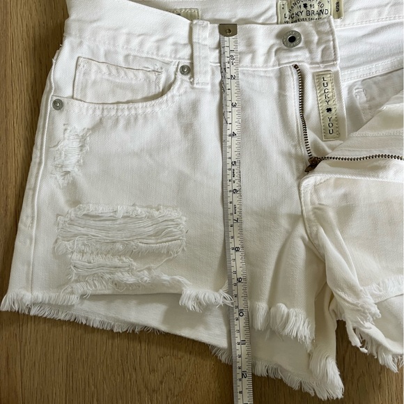 Lucky Jeans “The Cut Off” white jean shorts - Picture 6 of 6